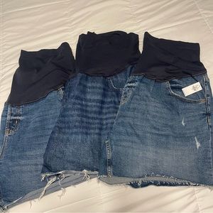 Lot of (3) Old Navy Maternity Full Panel OG Straight Cut-Off Jean Shorts- 1 NWT